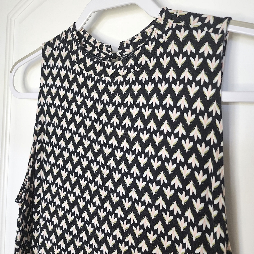 💥3/$30💥 LOFT Sleeveless Blouse - Picture 3 of 10